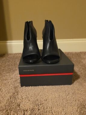 Vince Camuto Black Leather Peep-Toe Cutout Mules